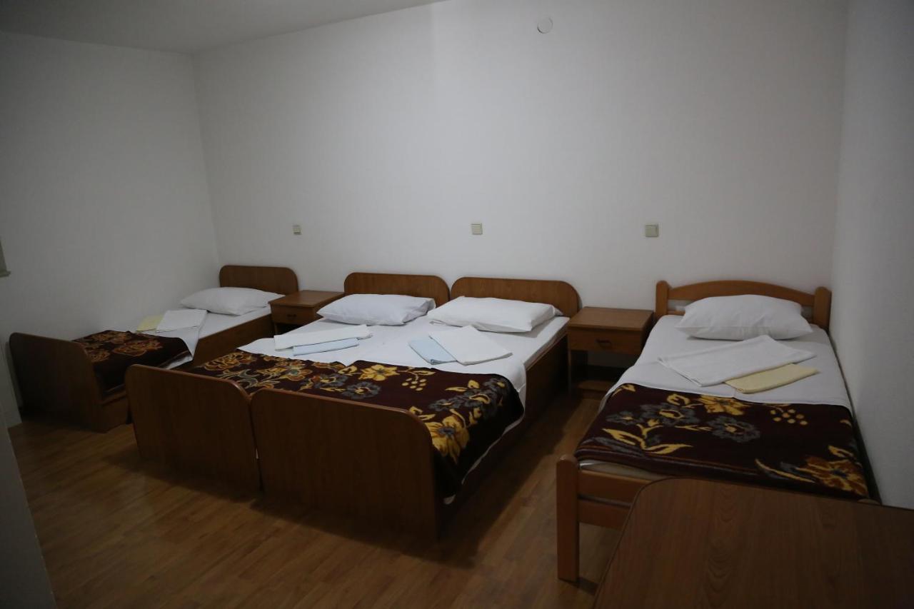 Pansion Devotions Hotel เมจูโกเรีย ภายนอก รูปภาพ