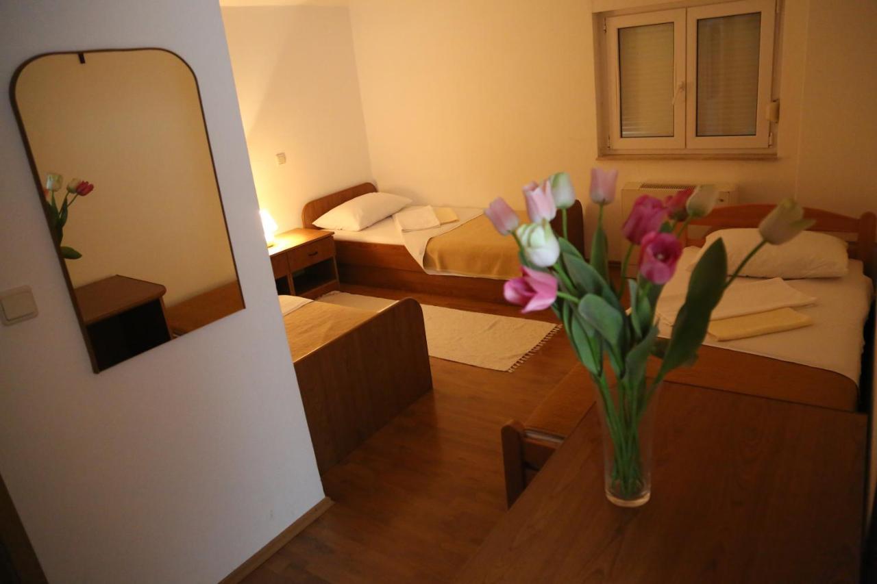 Pansion Devotions Hotel เมจูโกเรีย ภายนอก รูปภาพ