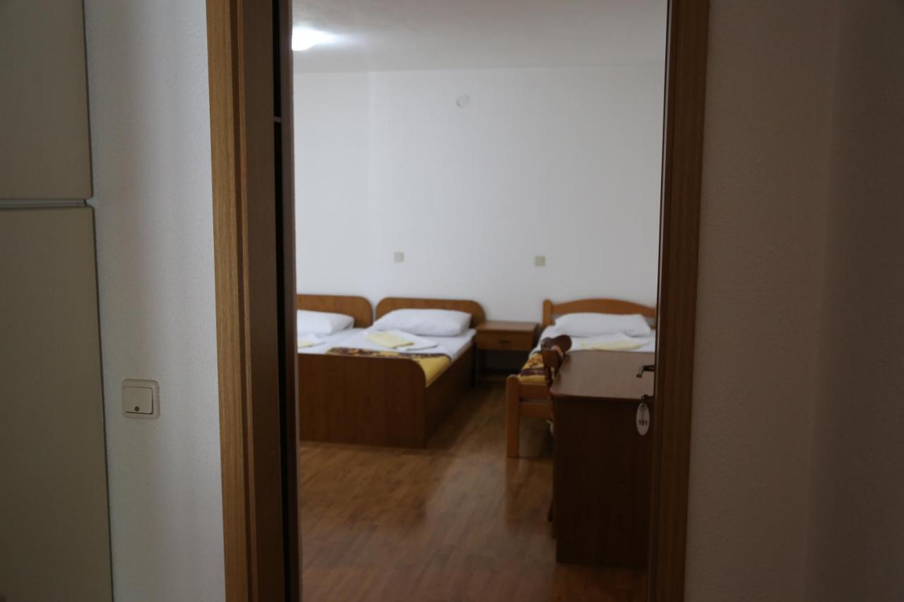 Pansion Devotions Hotel เมจูโกเรีย ภายนอก รูปภาพ