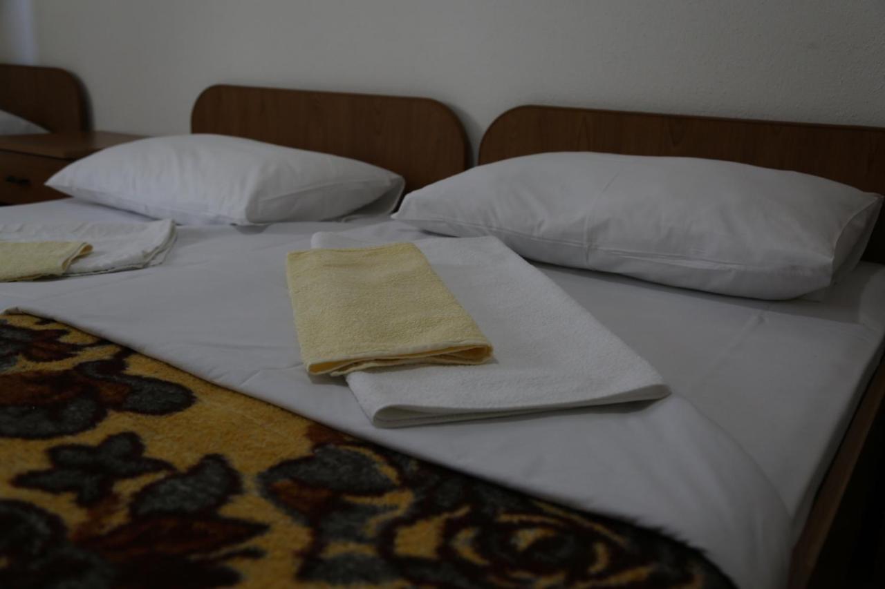 Pansion Devotions Hotel เมจูโกเรีย ภายนอก รูปภาพ