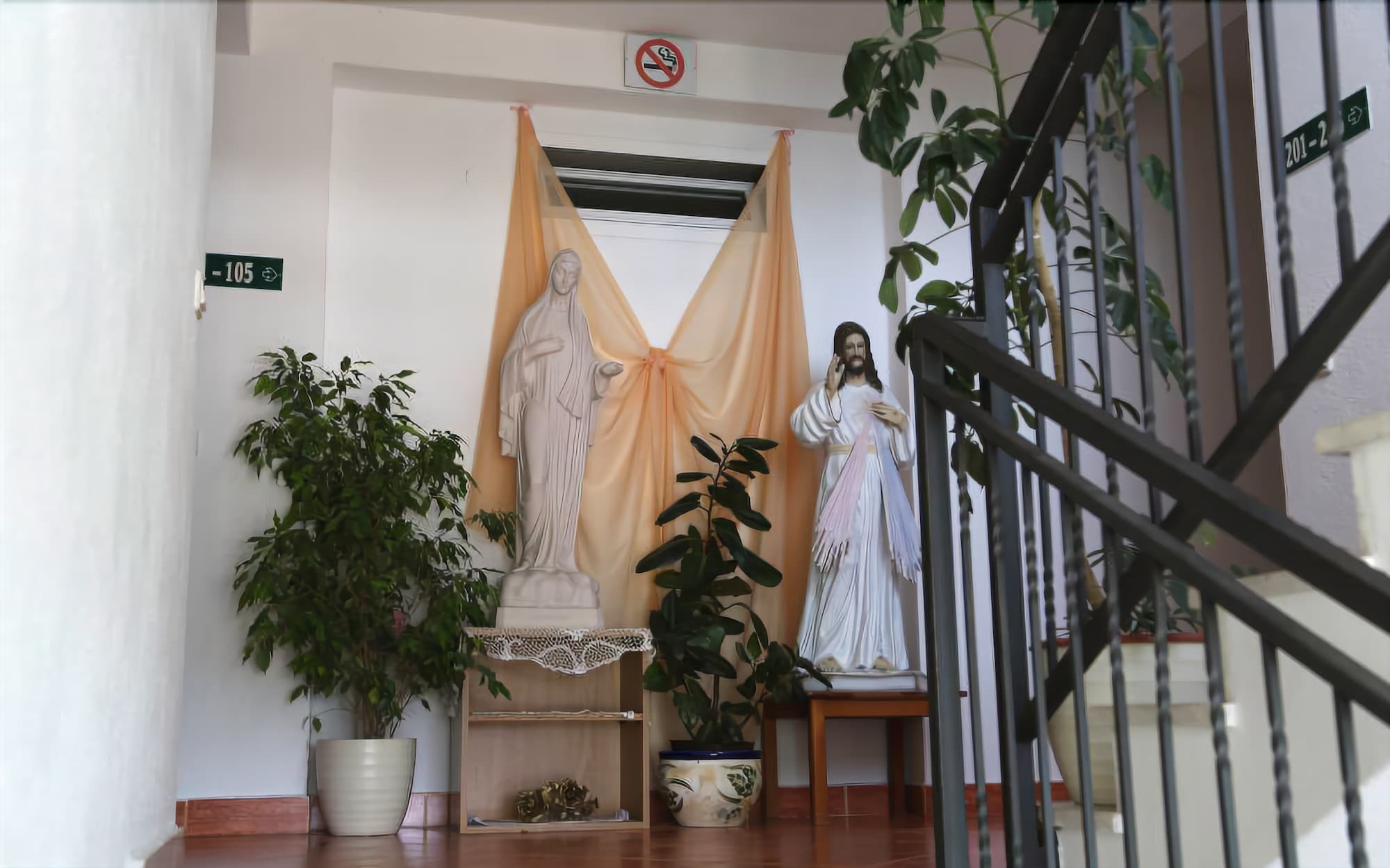 Pansion Devotions Hotel เมจูโกเรีย ภายนอก รูปภาพ